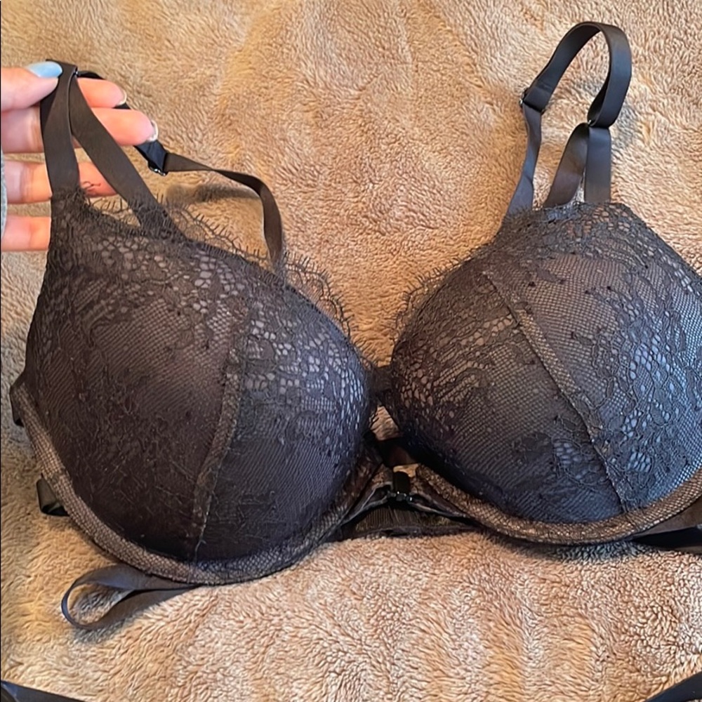 Victoria’s Secret Black Lace Bra and Thong Set - Picture 3 of 6